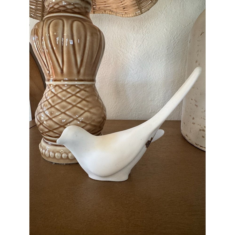 Vintage Fenton White Bird Figurine Handmade Art Glass Collectible Decor